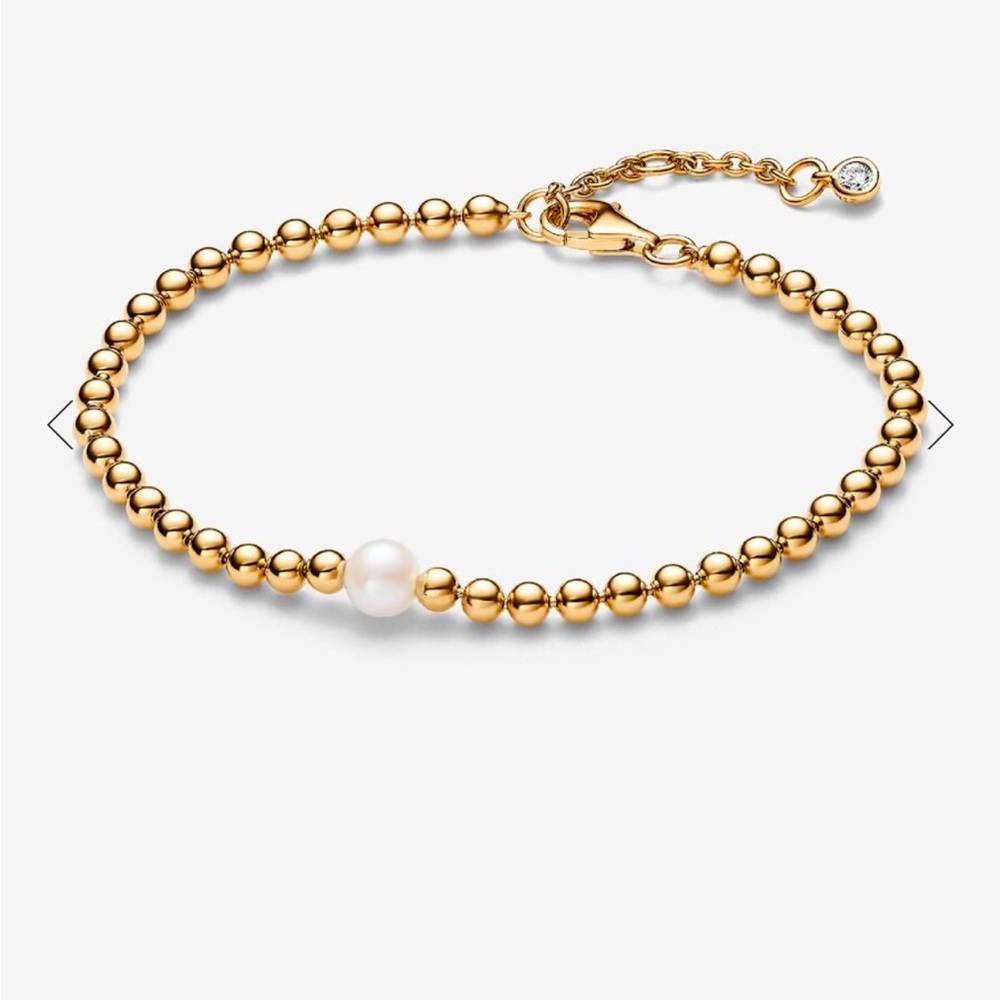 Freshwater cultured pearls and bead bracelet